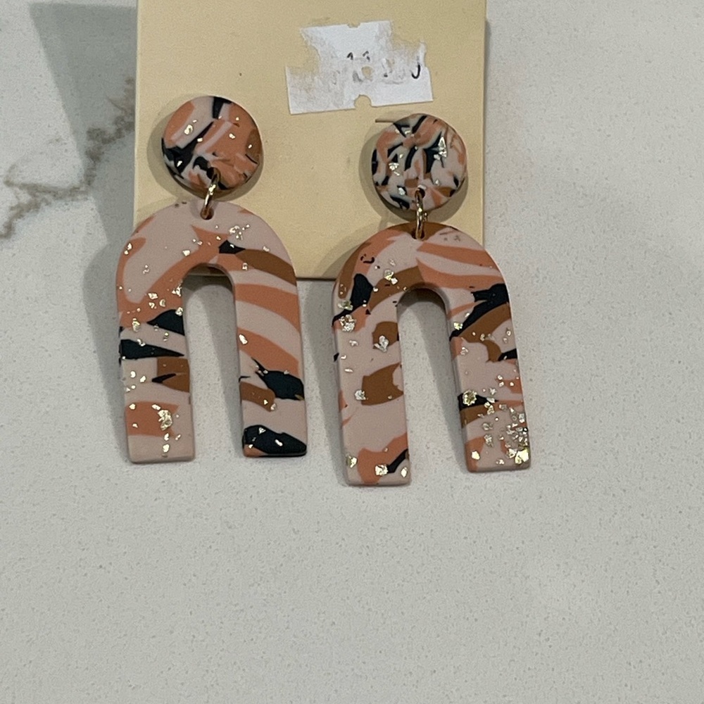 Resin Arch Dangle Earrings in Blush, Black & Gold Flakes drop earrings NWT - Picture 2 of 4